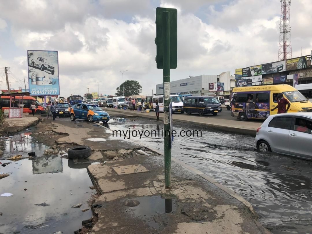 #JoyInYourCommunity: Commuters lament poor roads at Hansonic in Dansoman