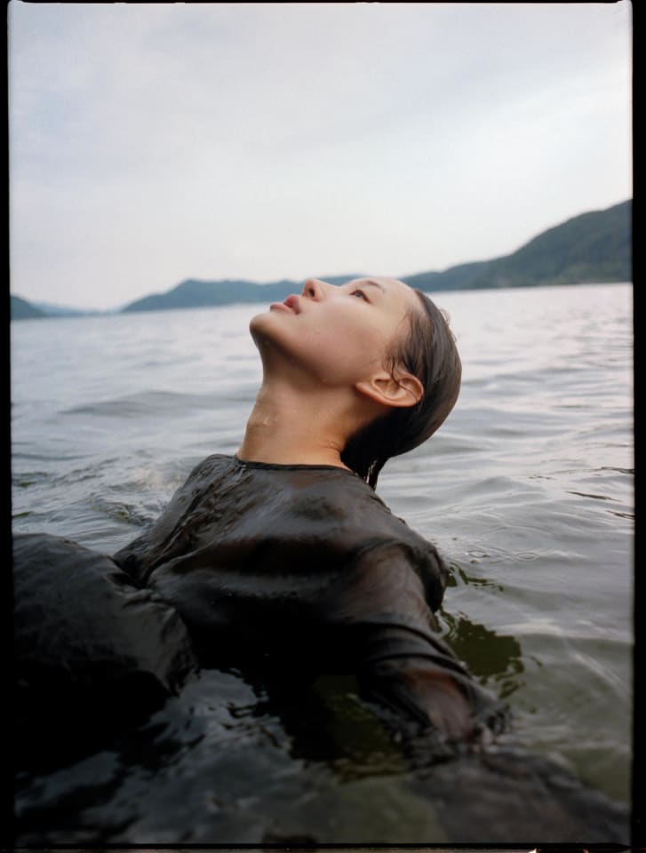 Min Hyunwoo's sun-drenched photos capture the essence of youth