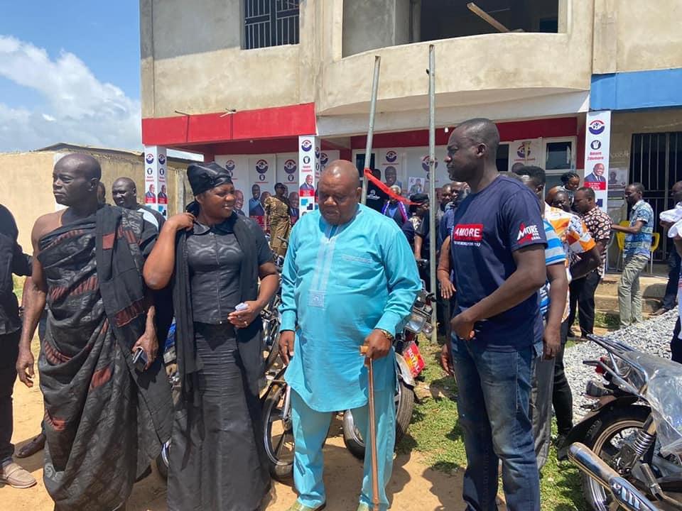 Eugene Arhin donates items to NPP in Mfantseman constituency ahead of December 7 polls