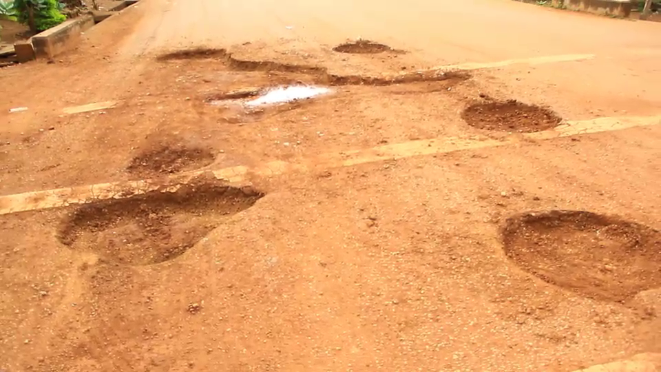 Manso Atwedie residents repair road on their own after long wait from city authorities