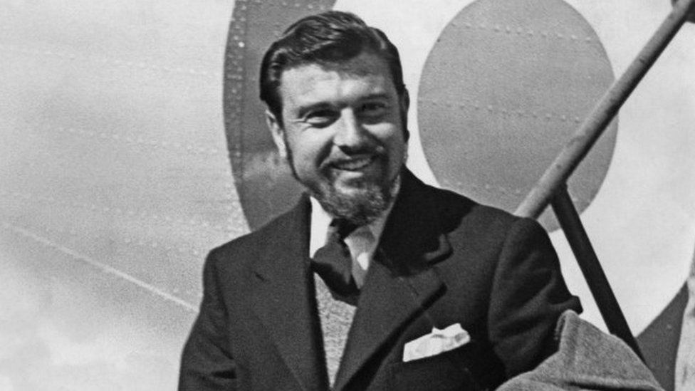 George Blake: Soviet Cold War spy and former MI6 officer dies in Russia