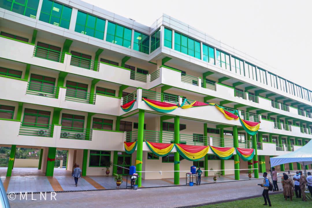 Akufo-Addo commissions a 5-storey Minerals Development Fund sponsored admin block for UMaT