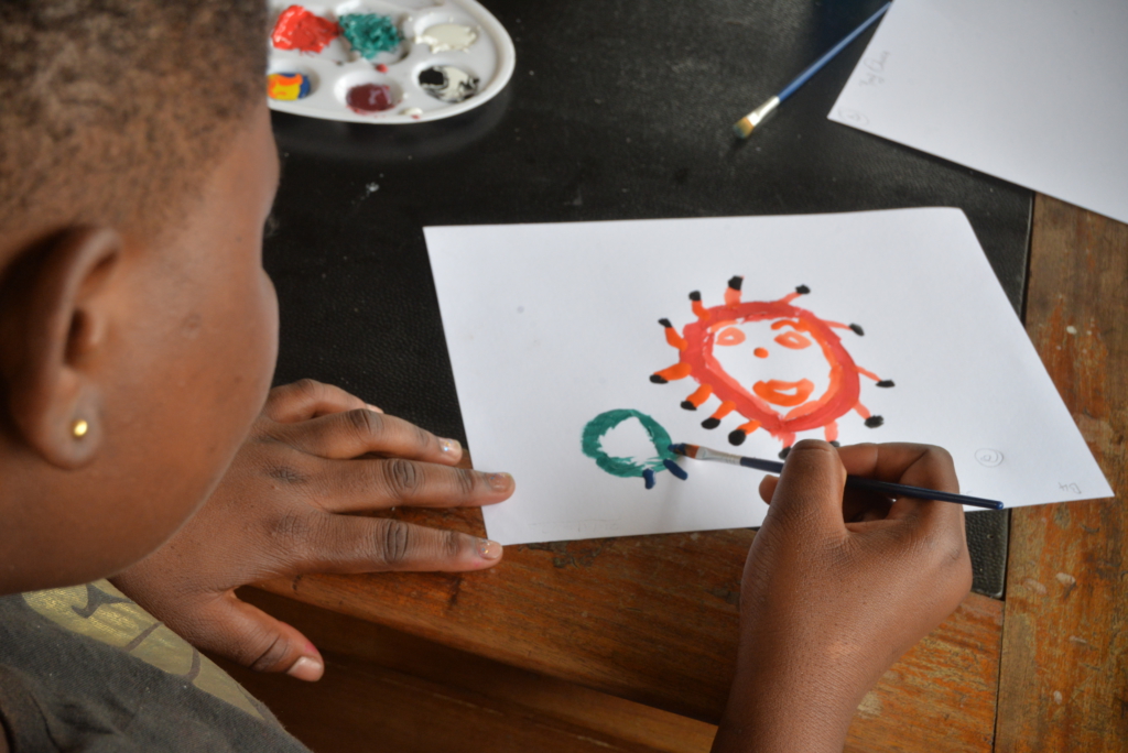 Children in Kumasi participate in coronavirus art clinics