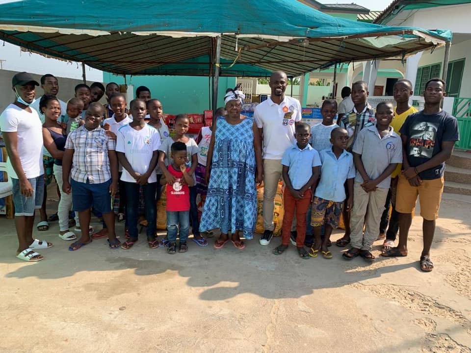 George Boateng puts smiles on faces of kids at Teshie Orphanage