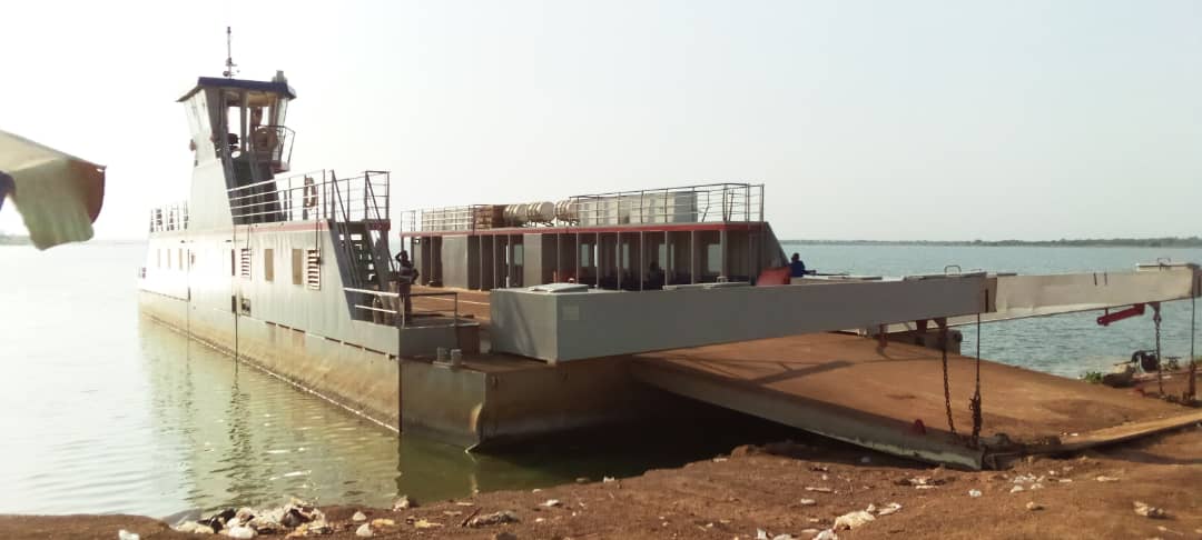 Oti River ferry breaks down, halts trading - MyJoyOnline.com