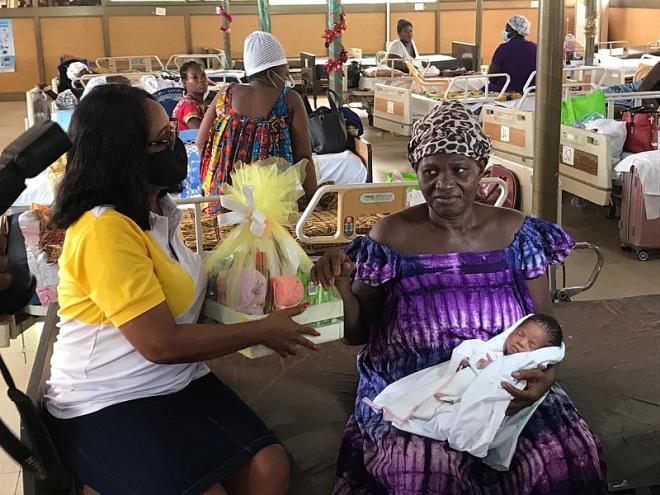 MTN Ghana distributes 250 hampers to Christmas born babies