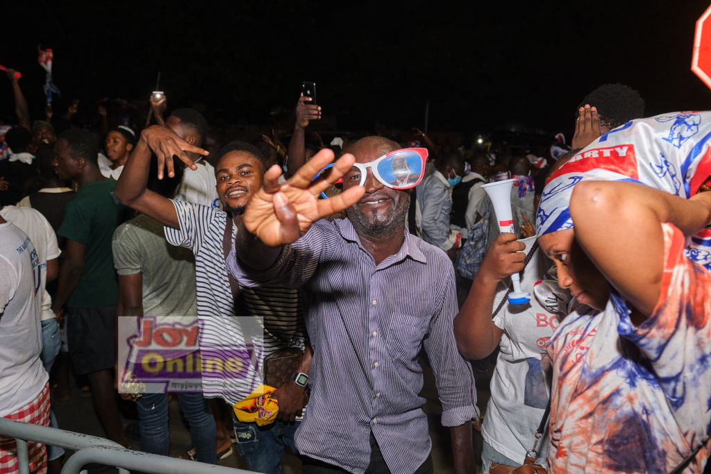 Photos: How NPP supporters swarmed Akufo-Addo's residence in victory celebration