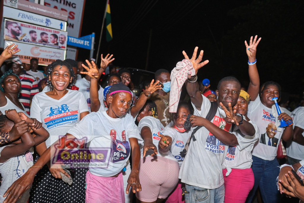 Photos: How NPP supporters swarmed Akufo-Addo's residence in victory celebration