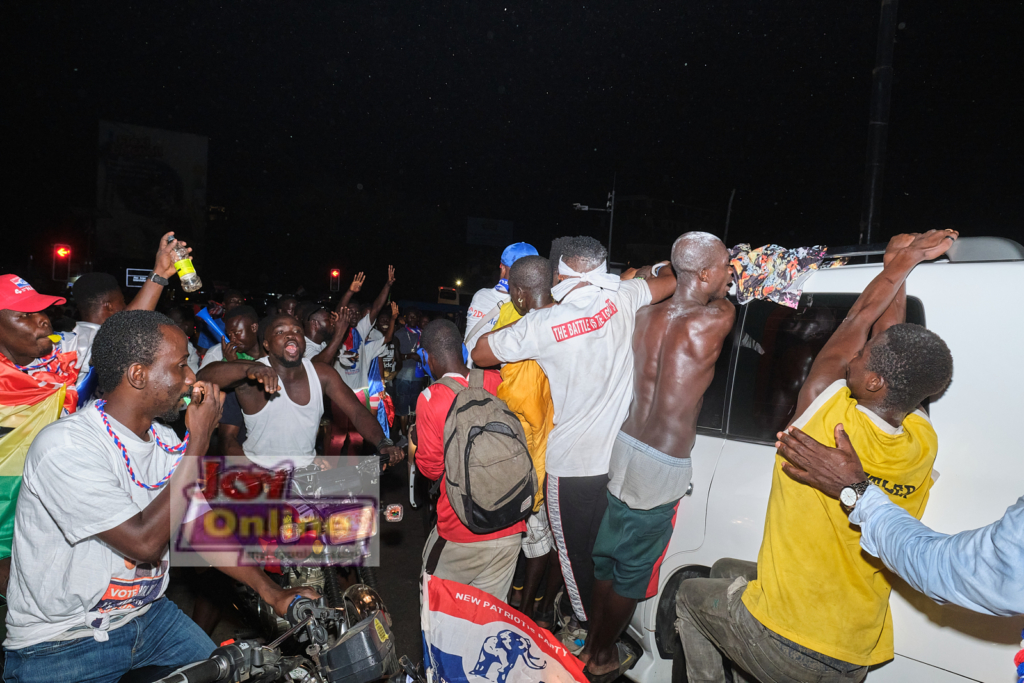 Photos: How NPP supporters swarmed Akufo-Addo's residence in victory celebration