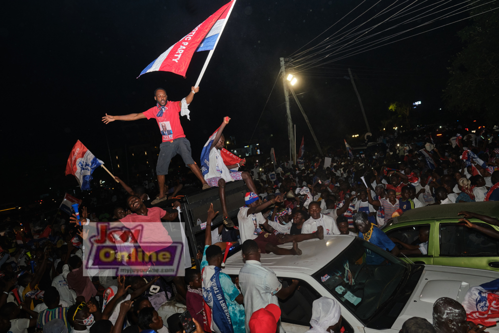 Photos: How NPP supporters swarmed Akufo-Addo's residence in victory celebration