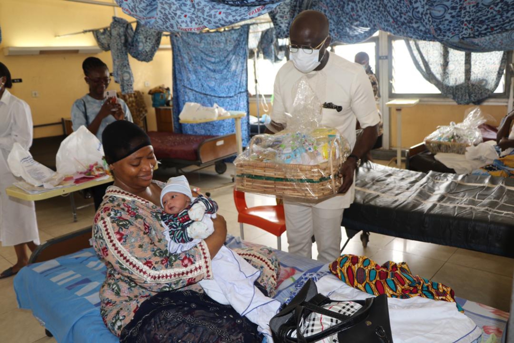 Asante Bediatuo family reaches out to Korle-Bu Maternity Ward