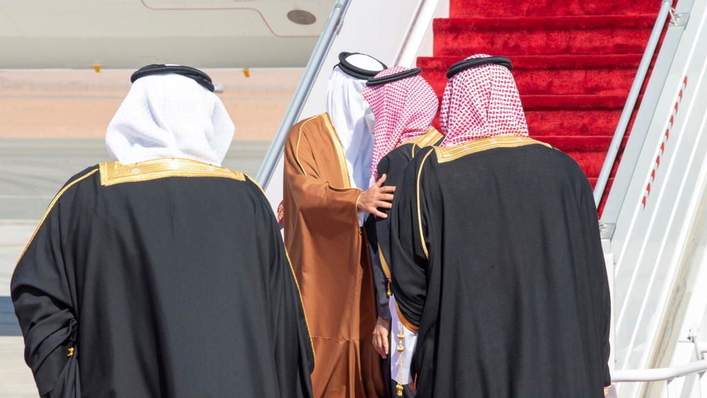 Saudi Arabia and Qatar end long dispute with hug between two leaders