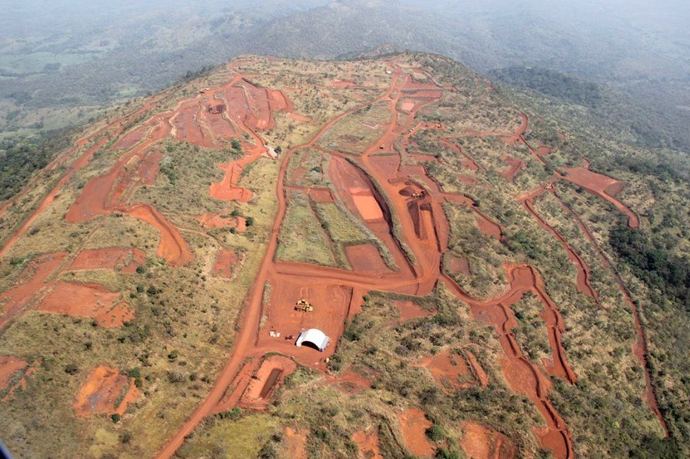 Beny Steinmetz: Mining tycoon in Swiss trial over Guinea deal