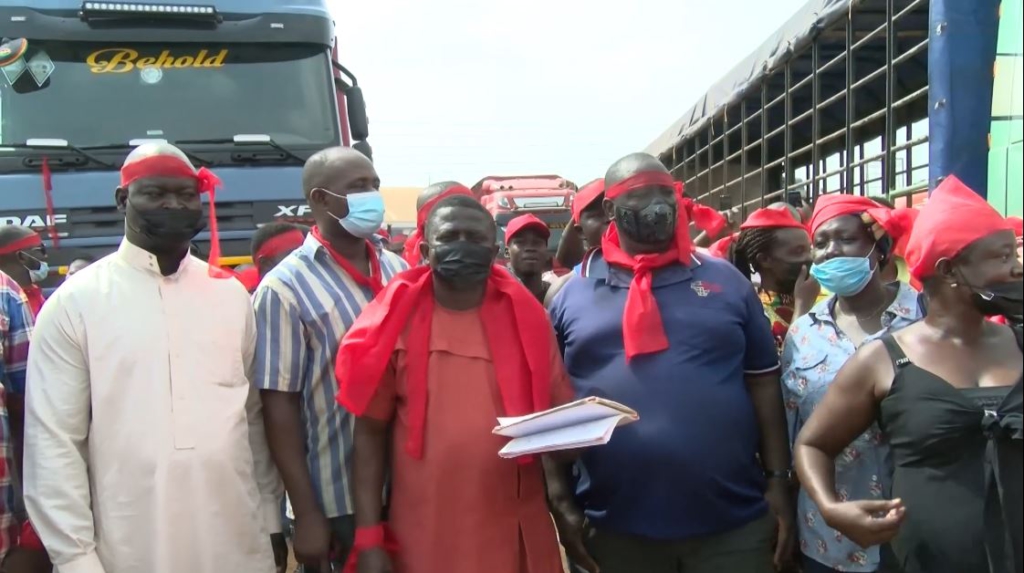 Tomato transporters threaten strike over persistent robbery attacks