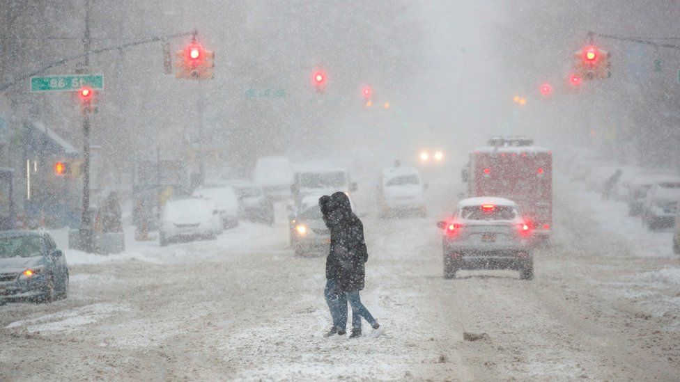 Huge snowstorm hits US East coast