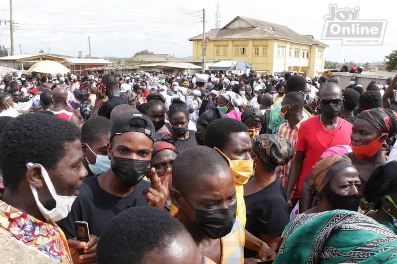 Photos/Videos: Hundreds gather to bid farewell to victims of Apam drowning