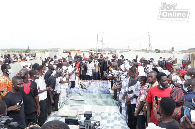 Photos/Videos: Hundreds gather to bid farewell to victims of Apam drowning