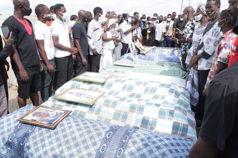 Photos/Videos: Hundreds gather to bid farewell to victims of Apam drowning