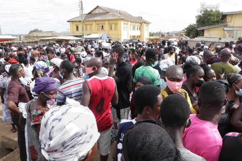 Photos/Videos: Hundreds gather to bid farewell to victims of Apam drowning