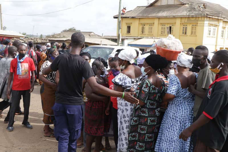 Photos/Videos: Hundreds gather to bid farewell to victims of Apam drowning