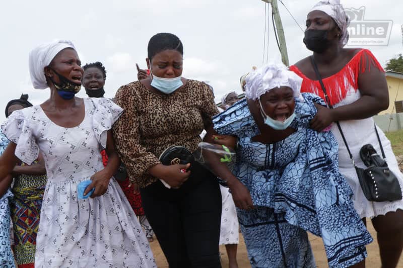 Photos/Videos: Hundreds gather to bid farewell to victims of Apam drowning