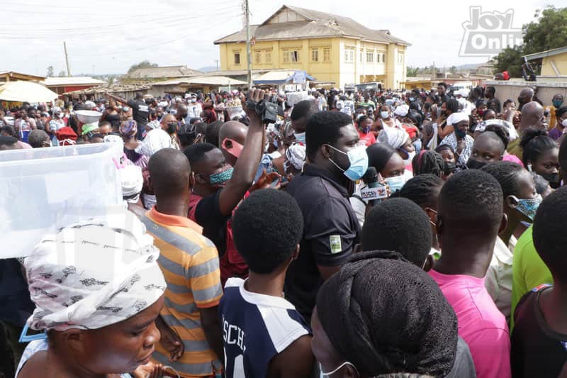 Photos/Videos: Hundreds gather to bid farewell to victims of Apam drowning