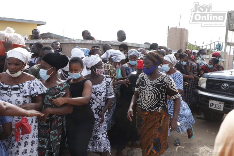 Photos/Videos: Hundreds gather to bid farewell to victims of Apam drowning