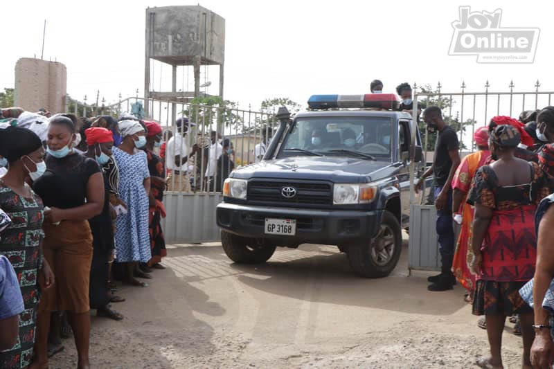 Photos/Videos: Hundreds gather to bid farewell to victims of Apam drowning