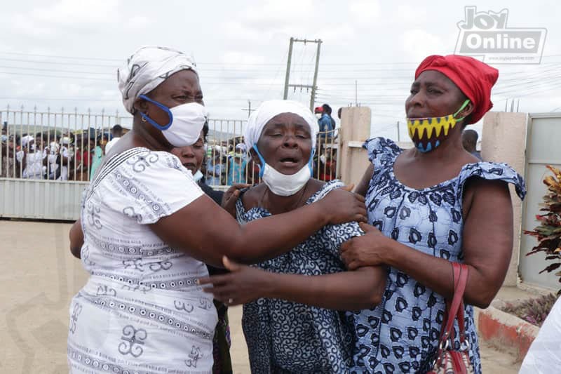 Photos/Videos: Hundreds gather to bid farewell to victims of Apam drowning