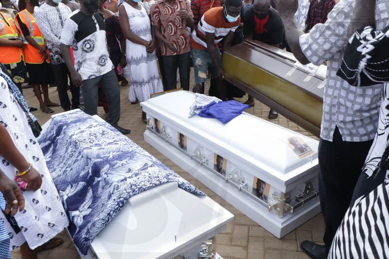 Photos/Videos: Hundreds gather to bid farewell to victims of Apam drowning