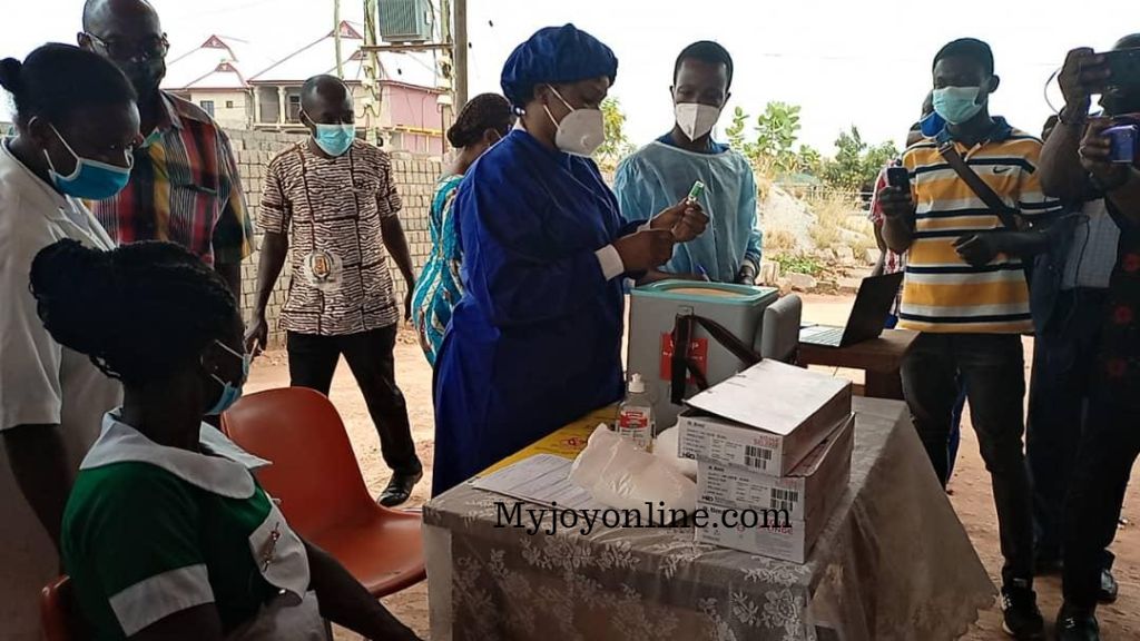 Bono East Regional Health Directorate begins vaccination of health workers in the region