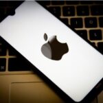 Apple overtakes Samsung as world's biggest phonemaker Apple overtakes Samsung as world's biggest phonemaker
