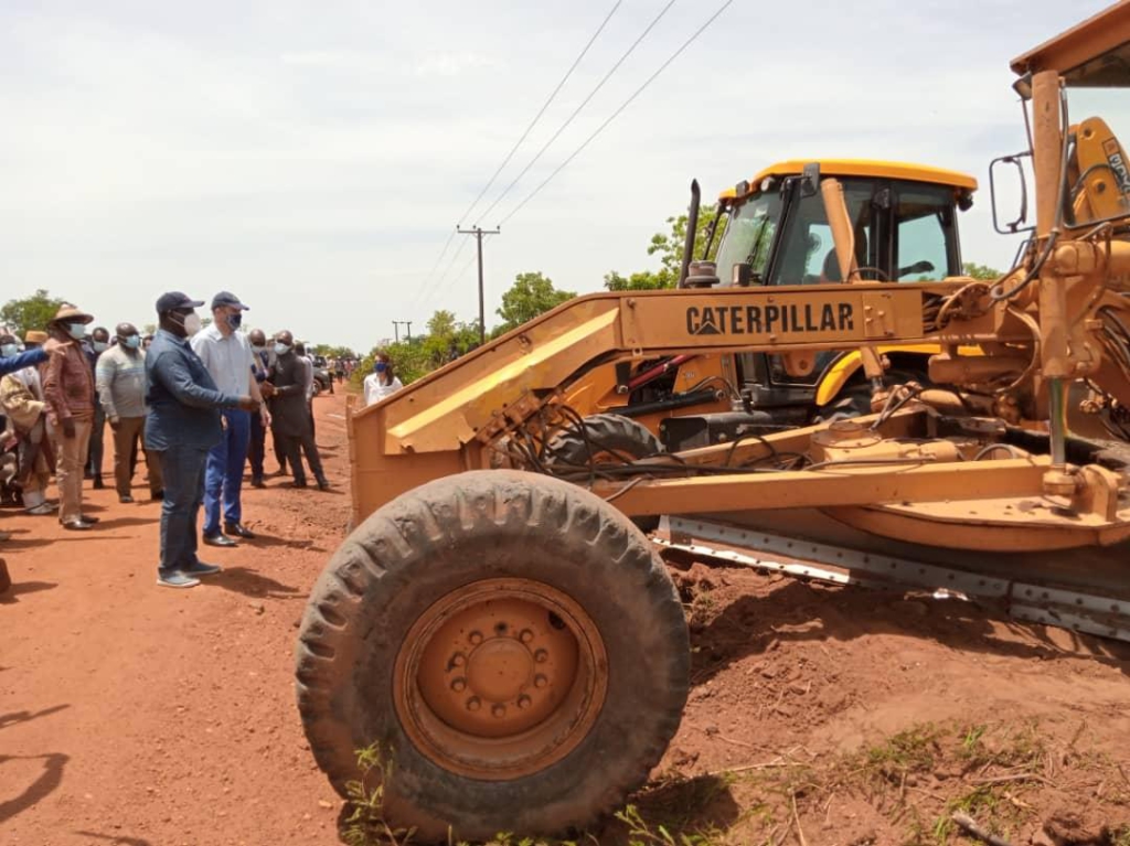 Minister breaks ground for rehabilitation of 670km of feeder roads in Upper West