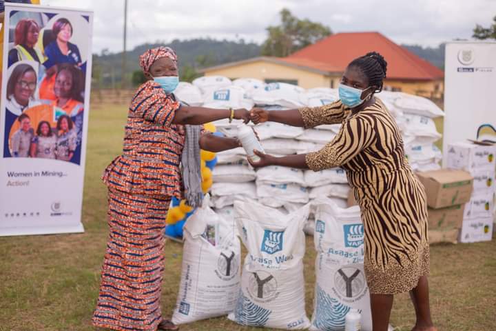 360 cocoa farmers receive free fertilisers, agrochemicals from Abosso Goldfields