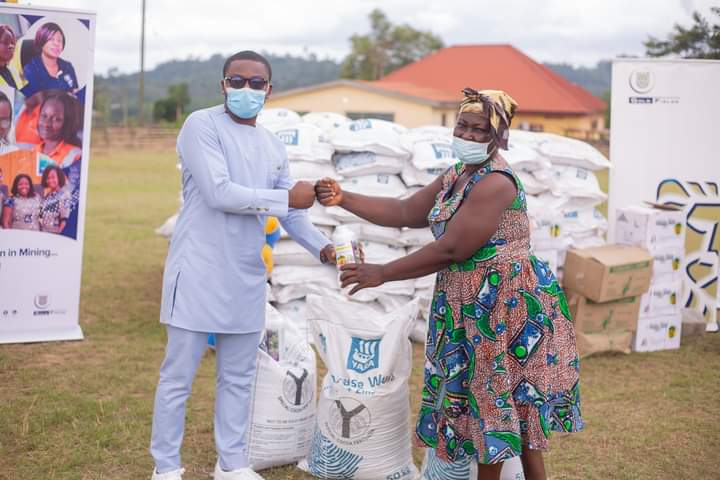 360 cocoa farmers receive free fertilisers, agrochemicals from Abosso Goldfields