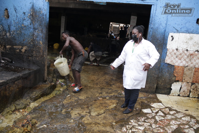 CleanGhana Campaign : AMA Health Inspectors close down public toilet at Avenor