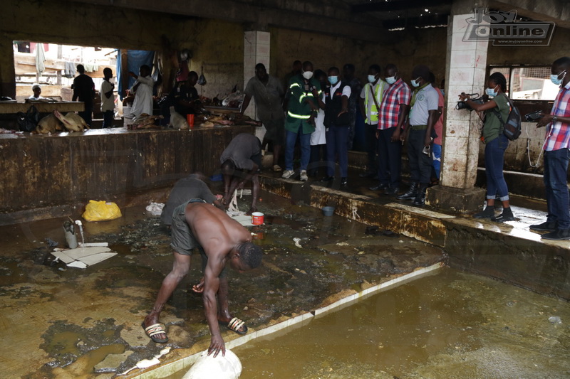 CleanGhana Campaign : AMA Health Inspectors close down public toilet at Avenor