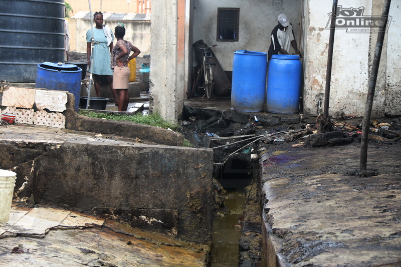 CleanGhana Campaign : AMA Health Inspectors close down public toilet at Avenor