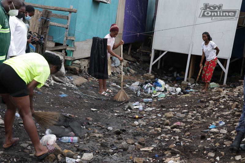 CleanGhana Campaign : AMA Health Inspectors close down public toilet at Avenor