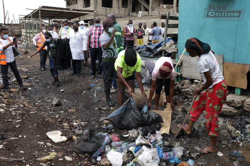 CleanGhana Campaign : AMA Health Inspectors close down public toilet at Avenor