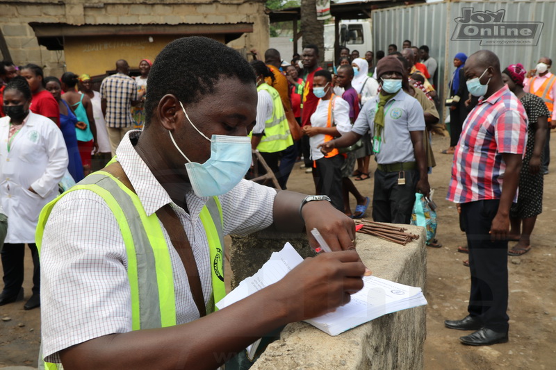 CleanGhana Campaign : AMA Health Inspectors close down public toilet at Avenor