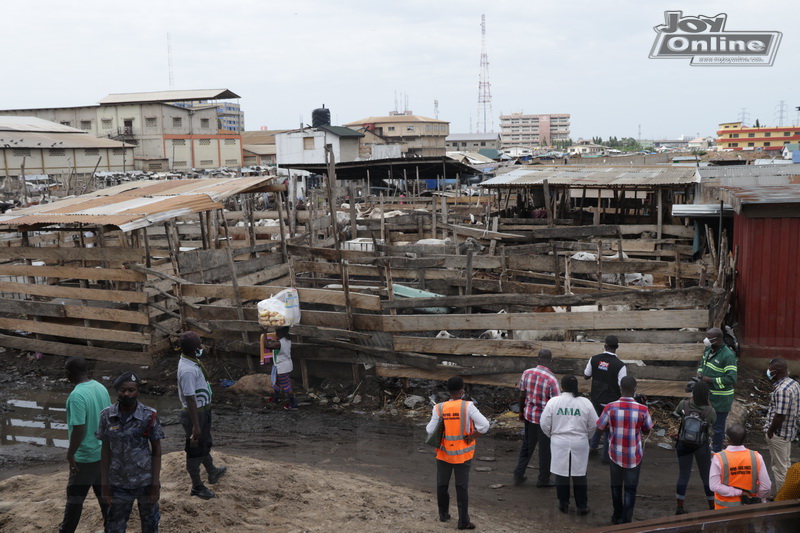 CleanGhana Campaign : AMA Health Inspectors close down public toilet at Avenor