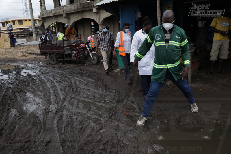 CleanGhana Campaign : AMA Health Inspectors close down public toilet at Avenor