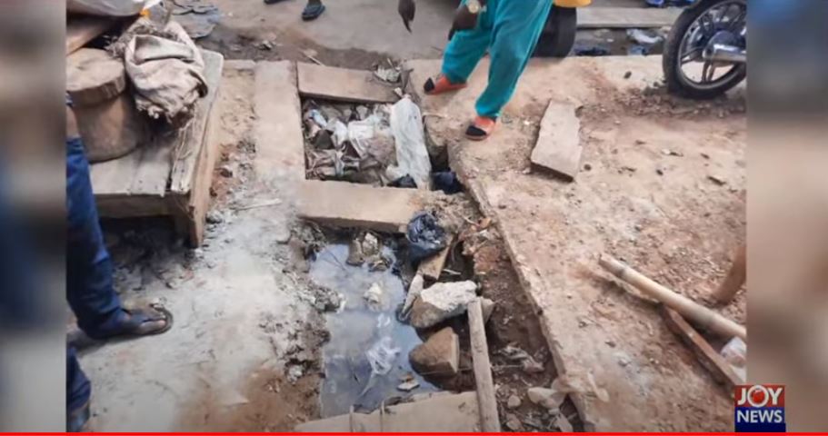 Housing Ministry orders demolition of building in waterway at Asafo Market Housing Ministry orders demolition of building in waterway at Asafo Market