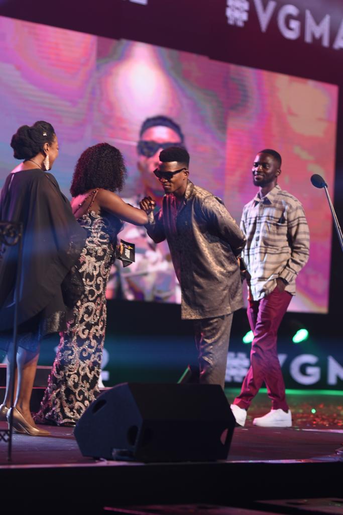 VGMA: Kofi Kinaata receives ¢10k from Vodafone as Green Award Winner