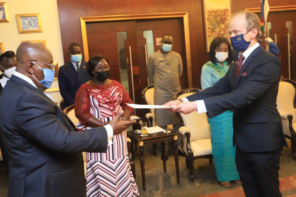 Akufo-Addo receives credentials of 5 envoys