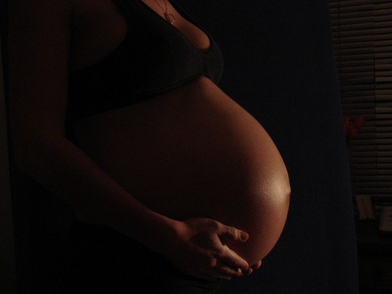 Pregnant woman 565x424 1