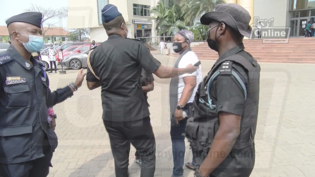 Police clash with #FixTheCountry protestors at Accra High Court