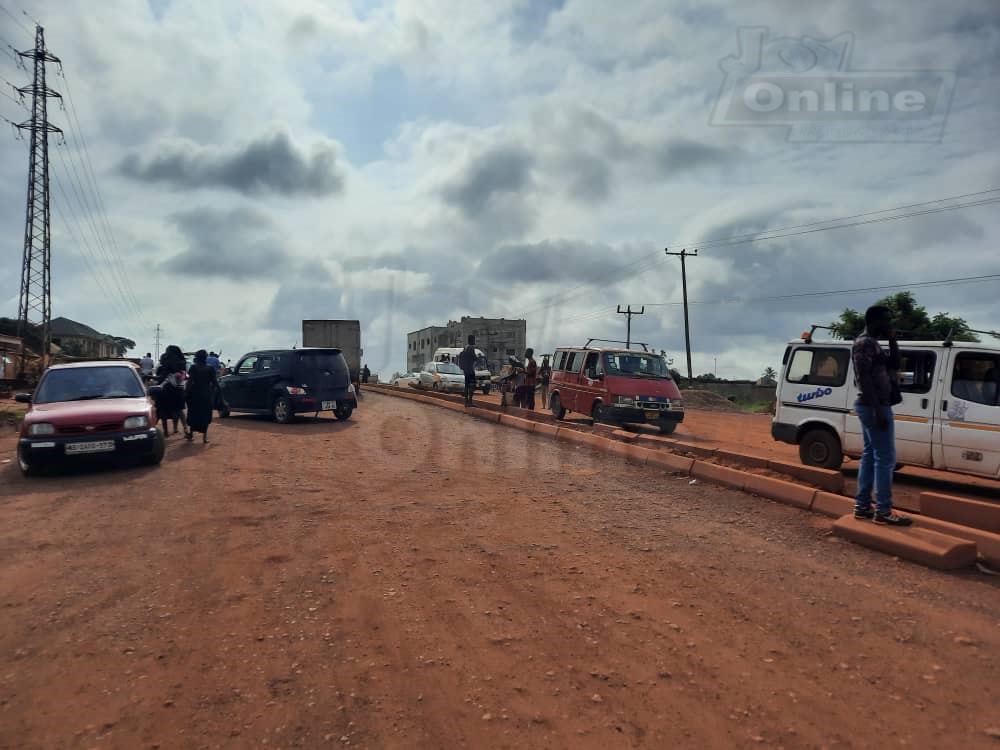 Residents of Atwima Kwanwoma block major road while in protest over stalled construction
