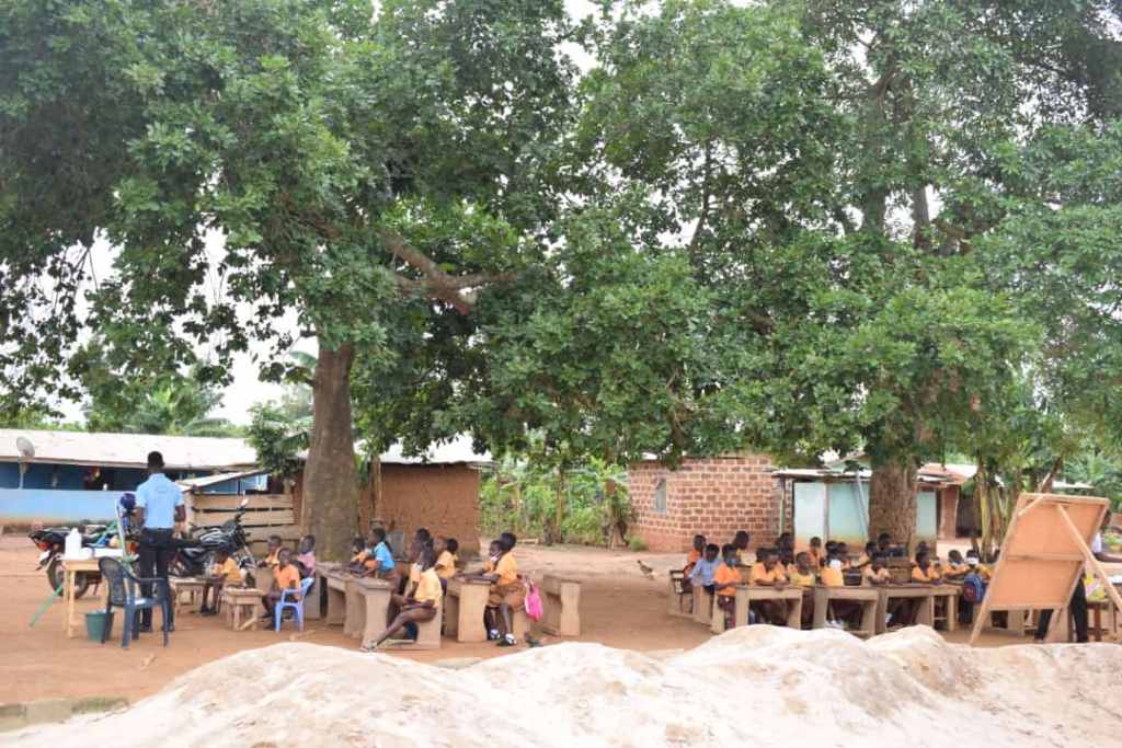 Heavy downpour collapses Tigare Basic School block; pupils study under trees